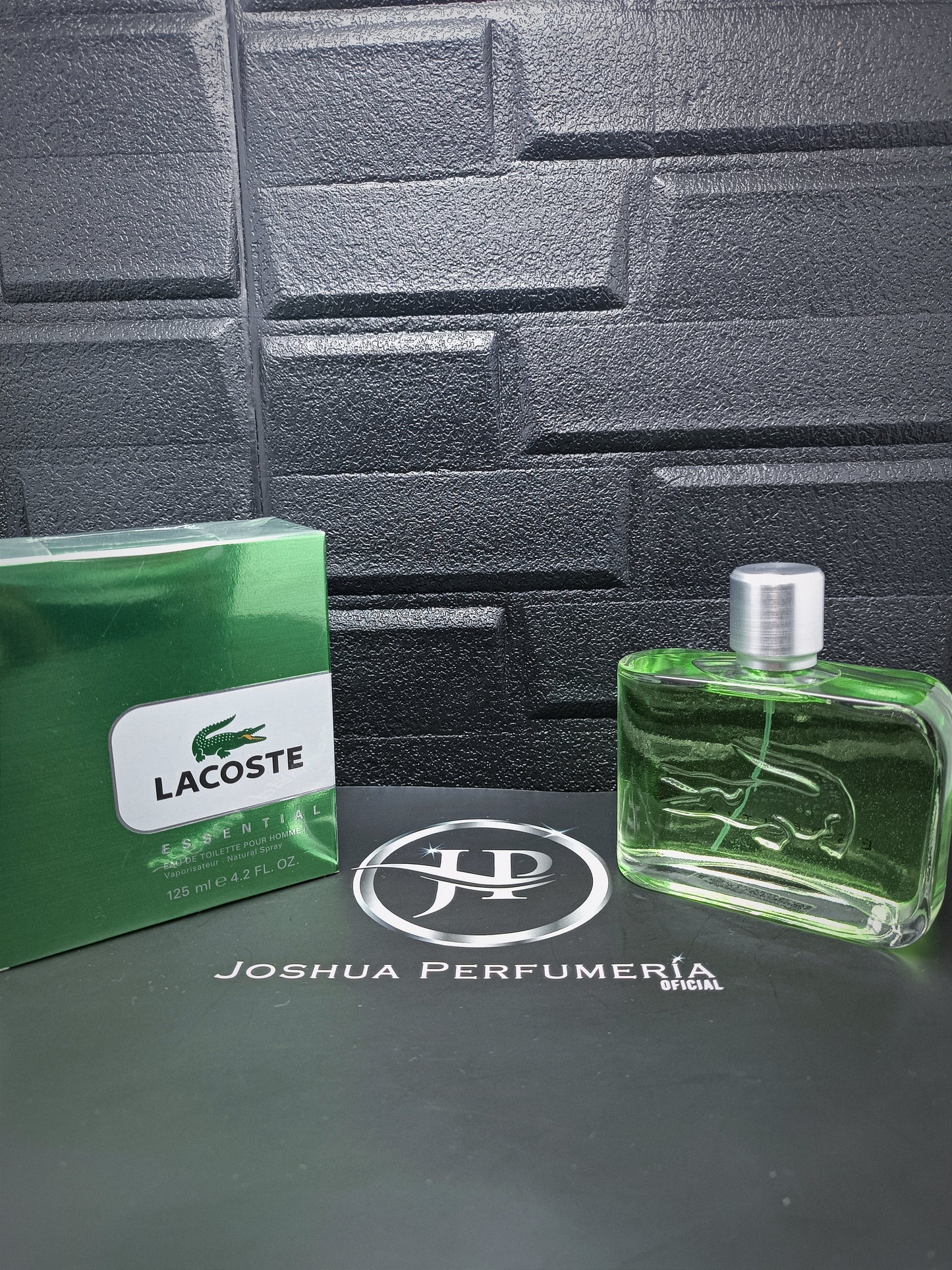 Lacoste Essential